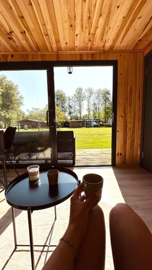 Luxe Tiny House Bij Het Leekstermeer Matsloot Экстерьер фото