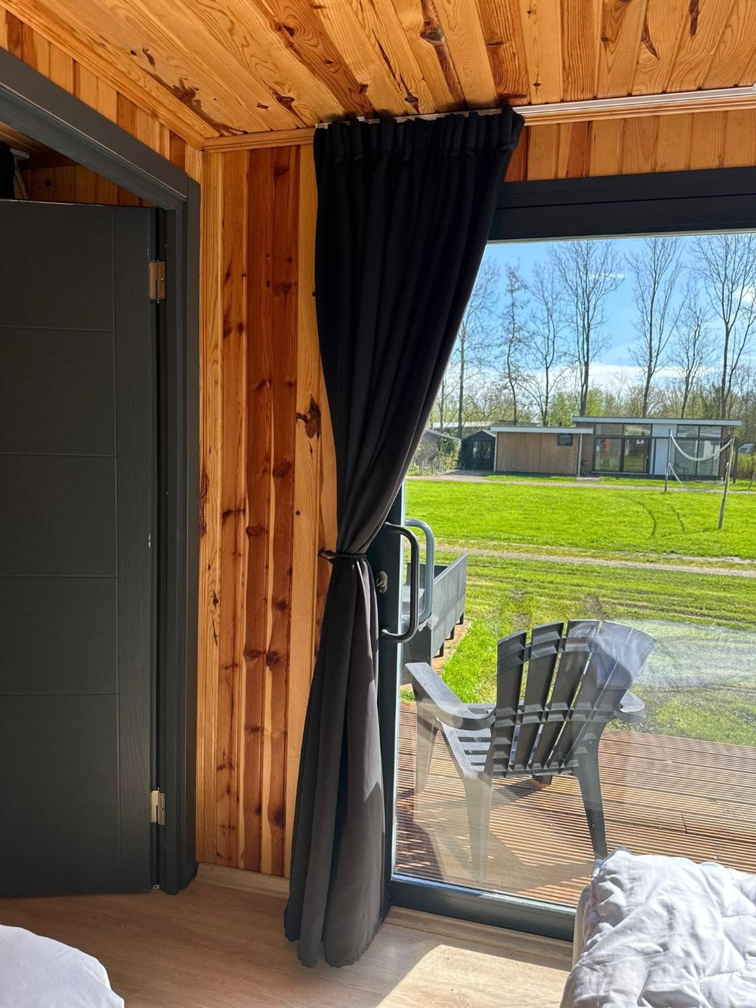 Luxe Tiny House Bij Het Leekstermeer Matsloot Экстерьер фото